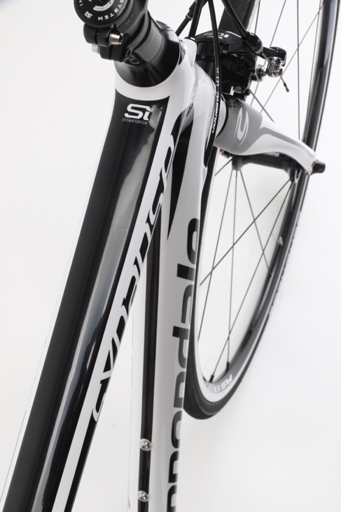 キャノンデール SYNAPSE CARBON 5 上位機種譲りの走行性能を持つ